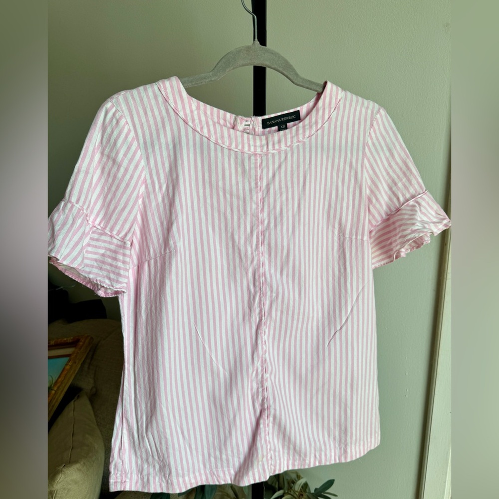 Banana Republic Pink and White Candy‎ Striped Cotton Top